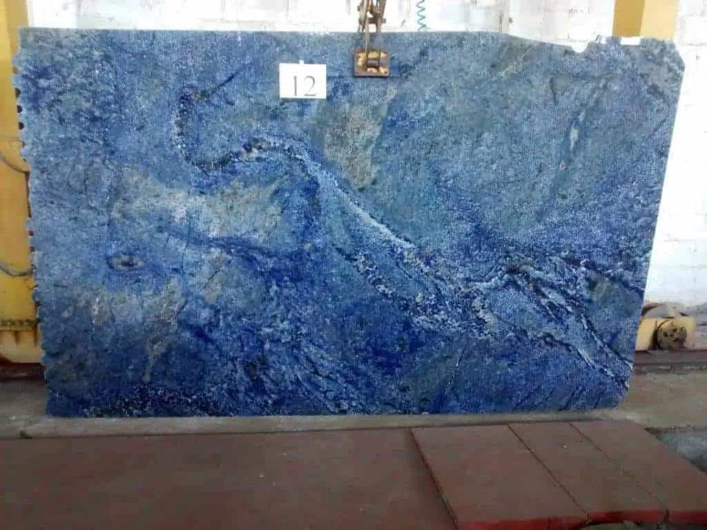 Tranh đá hoa cương màu xanh sẫm hợp với người mệnh thủy